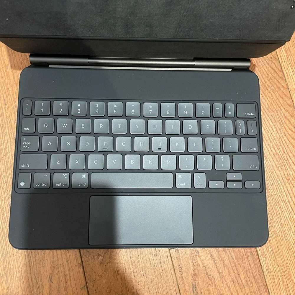 apple black magic keyboard (ipad pro 11 inch or ipad air)